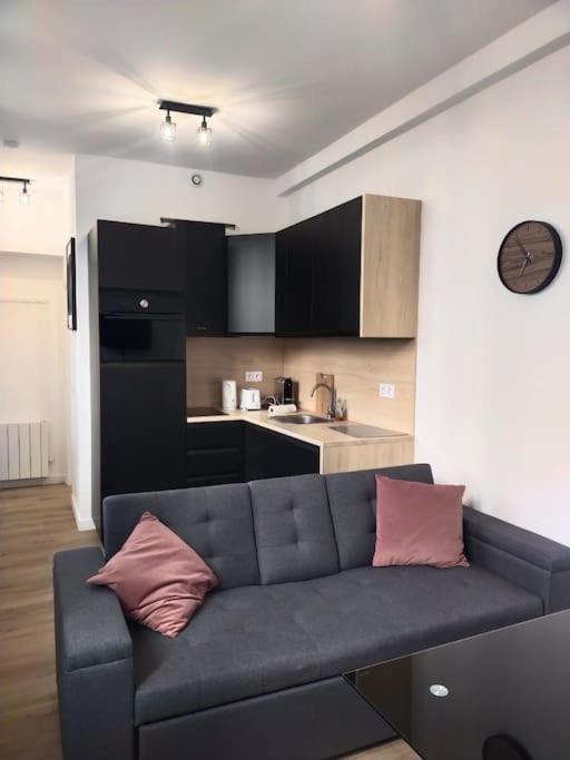 Apartmán 2 Piece Avec Terrasse Ensoleille Suresnes Exteriér fotografie