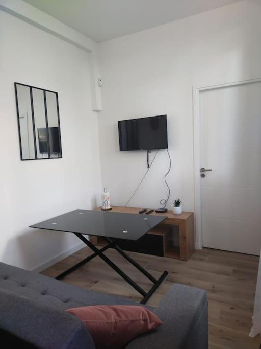 Apartmán 2 Piece Avec Terrasse Ensoleille Suresnes Exteriér fotografie