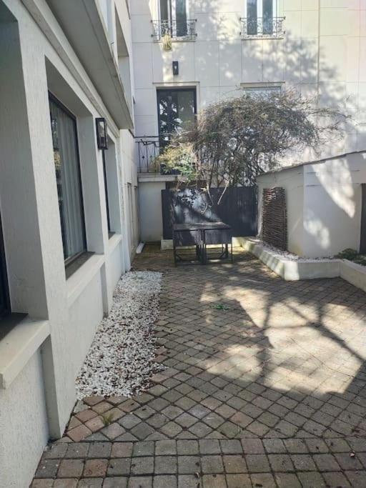 Apartmán 2 Piece Avec Terrasse Ensoleille Suresnes Exteriér fotografie
